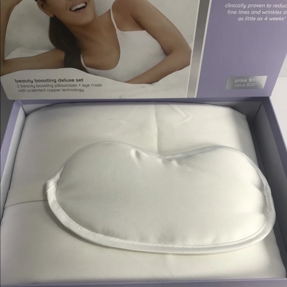 ME Glow Beauty Boosting Deluxe Set EYE MASK & 2 Standard Pillowcases, - Picture 2 of 5